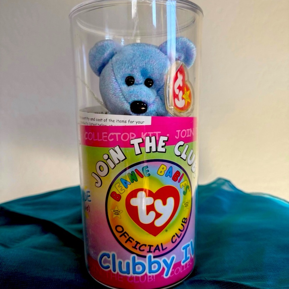 Chubby IV Ty Beanie Baby New in Container w/Club paperwork.